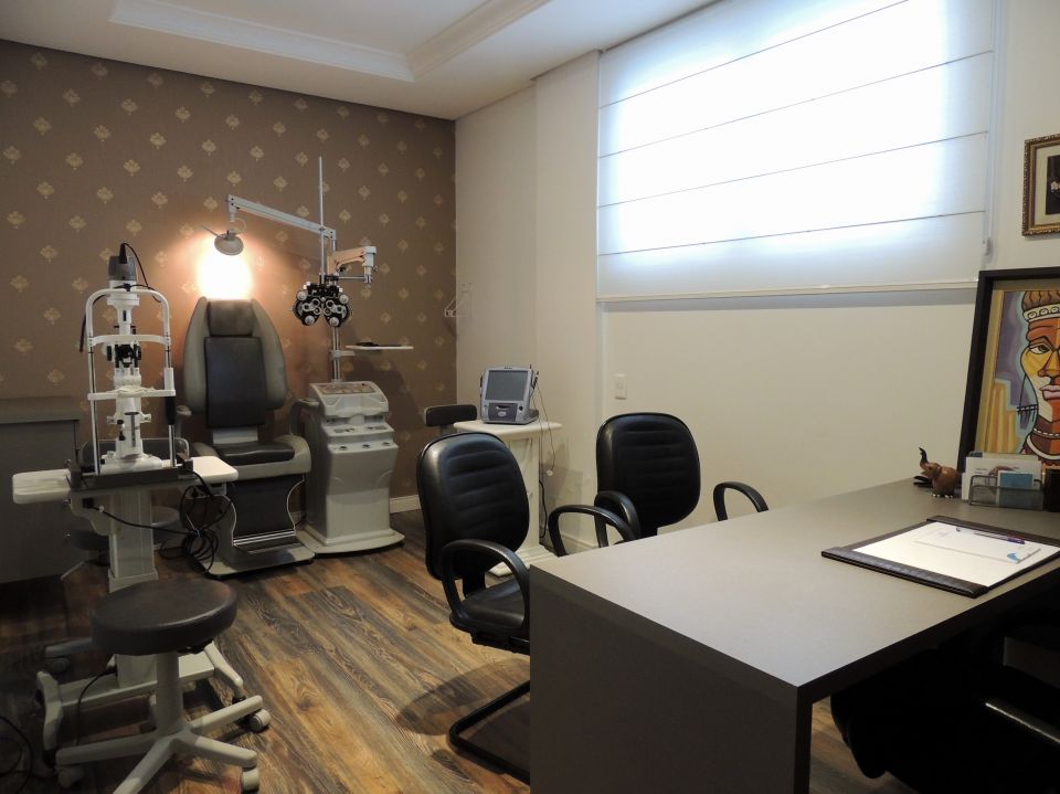 Clnica de Olhos Tomazelli  Oftalmologia Geral, Exames e Cirurgias - 