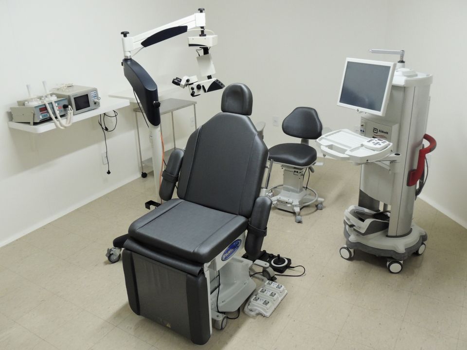 Clnica de Olhos Tomazelli  Oftalmologia Geral, Exames e Cirurgias - 