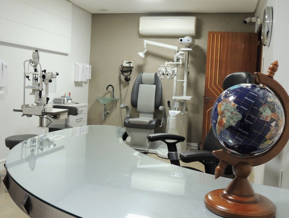 Clnica de Olhos Tomazelli  Oftalmologia Geral, Exames e Cirurgias - 